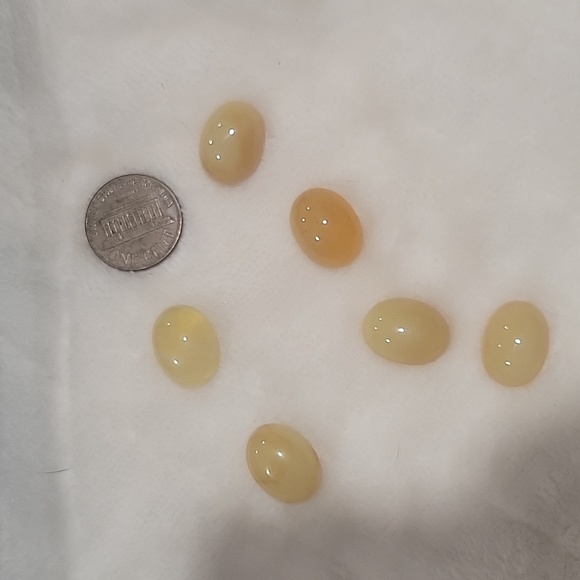 6 Natural yellow Onyx cabochons - Picture 7 of 7